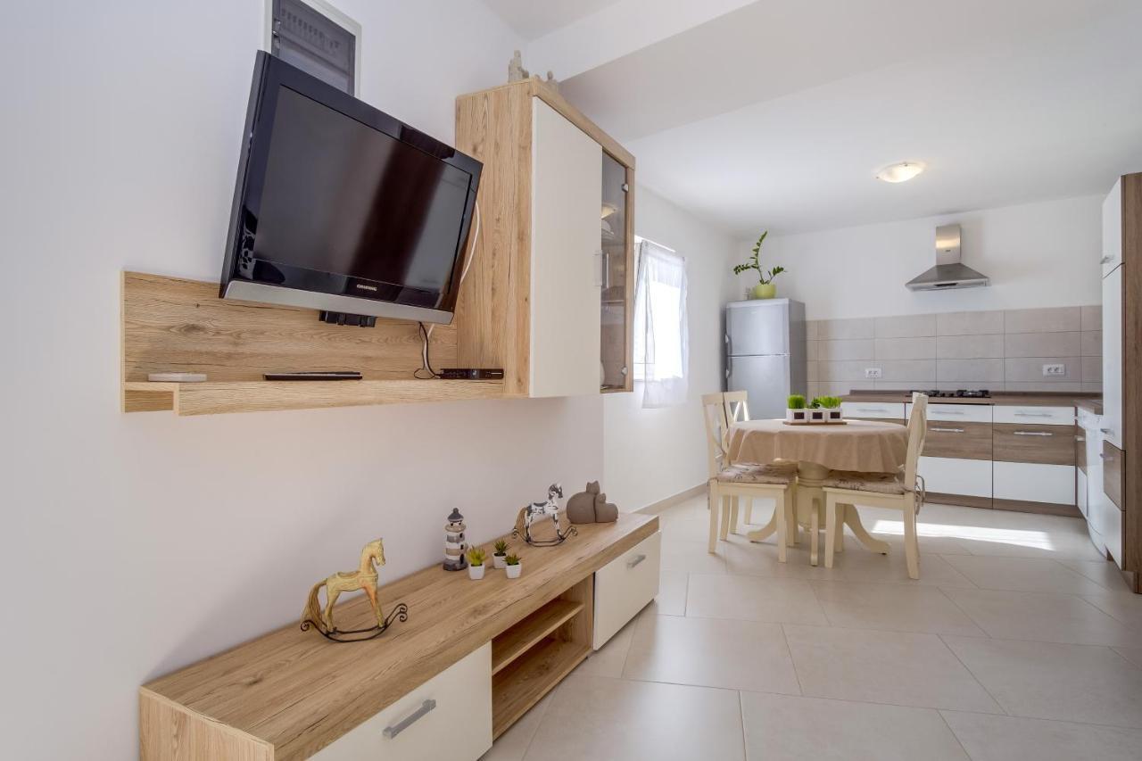 Apartment Angela Cunski Екстер'єр фото